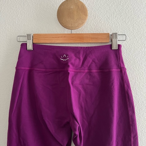 Beyond Yoga Purple Retro Cropped Pants - Picture 5 of 10